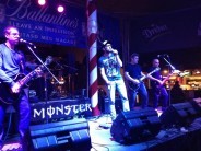 Ingyenes koncert, jó zenék, szuper hangulat az SLT zenekarral
