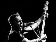 Ingyenes akusztikus est – Bryan Adams legjobb dalai az Old Man’s Pubban