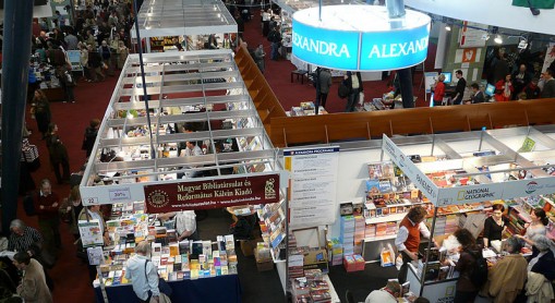 Budapesti Nemzetközi Könyvfesztivál 2012 -  kép forrása: Wikipédia szerző Vadaro  - Budapesti Nemzetközi Könyvfesztivál